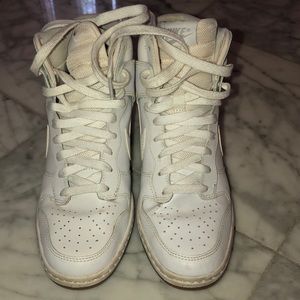 NIKE WOMEN’S DUNK SKY HIGH WEDGE SNEAKER